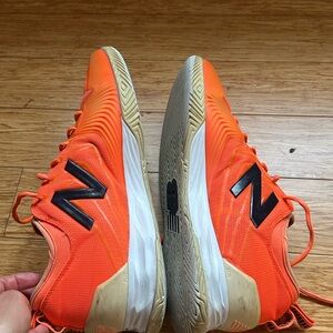 New Balance tenis shoes Bright Orange Sneakers with Black Details